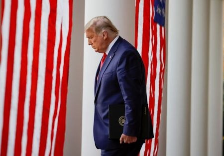 トランプ米大統領が２０日にバーチャル形式で開催されるアジア太平洋経済協力会議（ＡＰＥＣ）首脳会議に参加する予定だと、米政府関係者がロイターに述べた。１３日撮影（２０２０年　ロイター/CARLOS BARRIA）