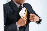 横領から反社問題まで...高市政権が注力する「インテリジェンスの強化」は、民間企業にも不可欠だ