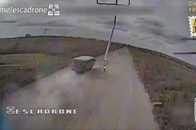 【動画】自爆ドローンの追跡を受けるロシア軍の車両...撃墜も逃げ切ることも不可能な「恐怖の25秒間」