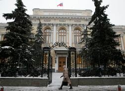 ロシア中銀、予想外の利下げ決定　経済見通し下方修正