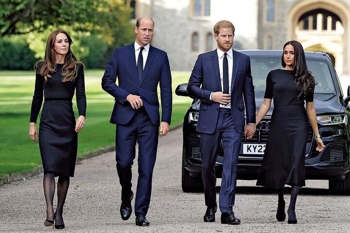 エリザベス女王の逝去を受けてそろったウィリアム皇太子、キャサリン妃、ヘンリー王子、キャサリン妃