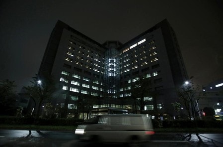 　１月１２日、法務省は、難民申請制度について、申請６カ月後から就労を許可する現在の運用を廃止すると発表した。就労目的の難民申請が急増していることを受け、「濫用・誤用的な申請を抑制する」としている。１５日から適用する。写真は東京拘置所。２０１５年１２月撮影（２０１８年　ロイター／Yuya Shino）