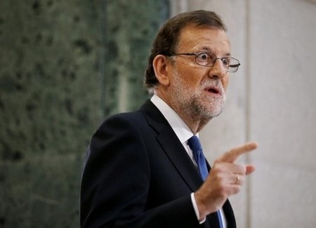 　８月２８日、２度の選挙を経ても政権を樹立できていないスペインで、下院が３１日にラホイ暫定首相の信任決議を実施する。写真はマドリードで記者会見するマリアノ・ラホイ暫定首相。２８日撮影（２０１６年　ロイター/Andrea Comas）