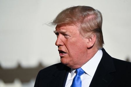 　１２月１７日、米国土安全保障省の税関・国境警備局のモーガン局長代行は、来年末までにメキシコ国境沿いに総延長４５０マイルの壁を建設するとのトランプ政権の目標について、達成できないかもしれないと認めた。写真はトランプ大統領。ワシントンで７日撮影（２０１９年　ロイター／Erin Scott）