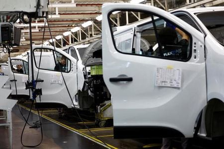 Ｓ＆Ｐグローバルがまとめた５月のフランスＨＣＯＢ製造業購買担当者景気指数（ＰＭＩ）改定値は４６．４と、前月の４５．３から上昇した。写真はルアーブル近郊で３月撮影（２０２４年　ロイター／Sarah Meyssonnier）