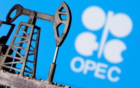 　５月１１日、石油輸出国機構（ＯＰＥＣ）は月次報告で、世界の原油需要が２０２１年に大きく回復するという見通しを維持した。写真はＯＰＥＣのロゴ。２０２０年４月撮影（２０２１年　ロイター/Dado Ruvic/Illustration）