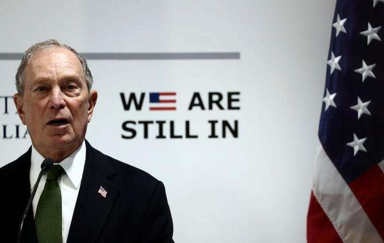 ブルームバーグ前ニューヨーク市長は、自身の陣営が契約業者を通じてコールセンター業務を委託した孫請け会社が刑務作業として受刑者に電話をかけさせていた問題で、この業務実態は知らずに採用していたと述べた。マドリードで１０日撮影（２０１９年　ロイター／Sergio Perez）