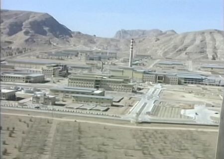 イスラエル軍は３日、イランが核兵器に必要な能力を開発していたとする施設を攻撃したと表明した。2005年3月30日撮影（２０２６年　ロイター/Reuters TV via REUTERS）