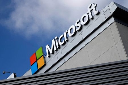 　５月１０日、核融合発電を手がける米ヘリオン・エナジー社は、マイクロソフトと電力供給契約を交わしたと発表した。写真はマイクロソフトのロゴ。カリフォルニア州 ロサンゼルスで２０１６年６月撮影（２０２３年　ロイター／Lucy Nicholson）