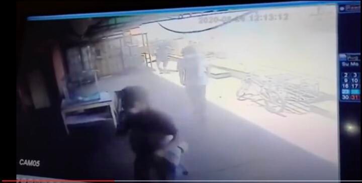 24日に起きた連続自爆テロの爆発時の画像　ABS-CBN NEWS / YouTube