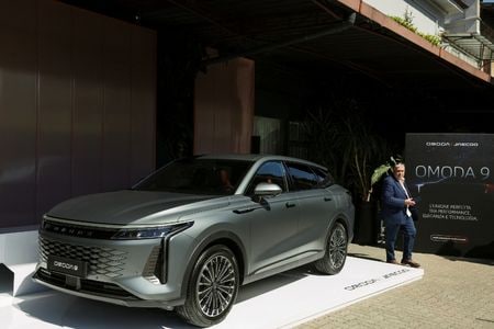奇瑞汽車のイベントで展示されたＳＵＶ「オモダ９」。イタリア・ミラノで2025年4月撮影。REUTERS/Claudia Greco