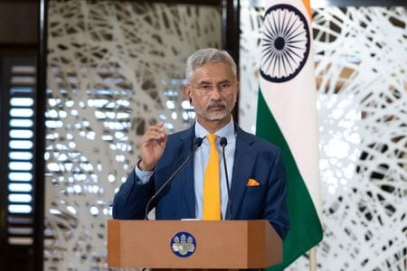 　インドのジャイシャンカル外相は１０月１日、日本の石破茂首相が提唱してきたアジア版ＮＡＴＯ（北大西洋条約機構）創設について、インドはそうした構想を共有していないとの立場を示した。７月２９日、都内の外務省飯倉公館で代表撮影（２０２４年　ロイター）