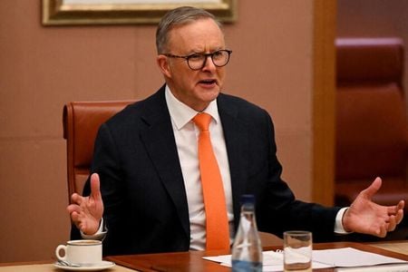 オーストラリアのアルバニージー首相は９日、長年にわたり緊張関係が続く中国の習近平国家主席との会談が実現すれば、前向きな進展になるとの認識を示した。写真は同首相。２０２２年１０月１８日にキャンベラで撮影。（２０２２年　ロイター／ Lukas Coch/Pool via REUTERS）