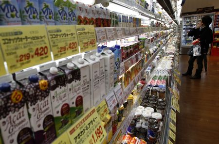 　４月２３日　日本チェーンストア協会が２３日発表した３月の全国スーパーマーケット総販売額（５４社、１万０９２０店）は、店舗調整後で前年比９．３％増の１兆２２１６億円となった。写真は２０１５年２月、都内で撮影（２０２４年　ロイター／Yuya Shino ）