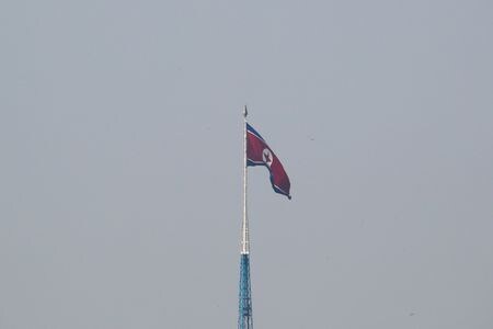 韓国軍は２４日、北朝鮮が２基目の軍事偵察衛星の打ち上げを準備している兆候を検知したと発表した。軍事境界線付近で２０１９年撮影。（2024年　ロイター/Kim Hong-Ji/File Photo）