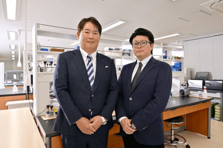 プリベントメディカル株式会社の久米慶社長（左）と株式会社先制医療推進の中川裕太社長。救えるべく命を増やすために、さまざまな研究機関や団体とも協業しながら、がんの早期発見・早期治療を実現するための「先制医療」の普及に奔走している