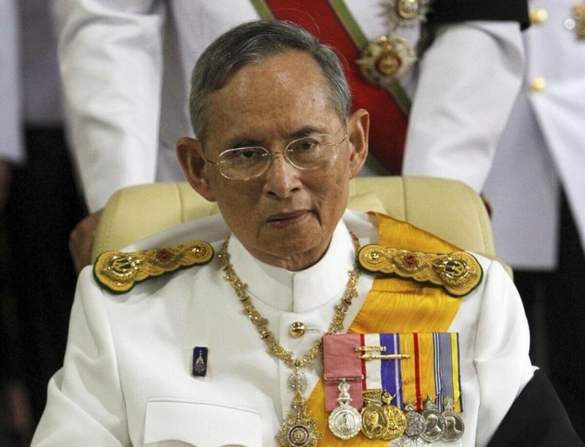 タイのプミポン国王が即位70年、依然体調めぐる懸念も | ニューズ