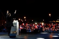 フランス大統領選、勝者マクロンは頼りになるのか