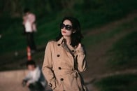 カラフルは恥ずかしい？ ベージュとグレーに逃げ込む「センスある風」な現代人