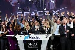 スペースＸがナスダック上場、初値150ドル　公開価格10％上回る