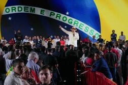 ブラジル大統領選、ルラ氏なお優位　ボルソナロ氏追い上げ＝世論調査