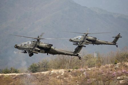 　７月２１日、米韓両政府は例年８月に行われる合同軍事演習について、新型コロナウイルスの影響で米軍兵士の渡航に混乱が生じる可能性があり、今年はどのような規模でいつ実施するかについてまだ決められずにいる。写真は韓国のポチョンで行われた２０１７年の共同軍事演習。２０１７年４月撮影（２０２０年　ロイター／Kim Hong-Ji）