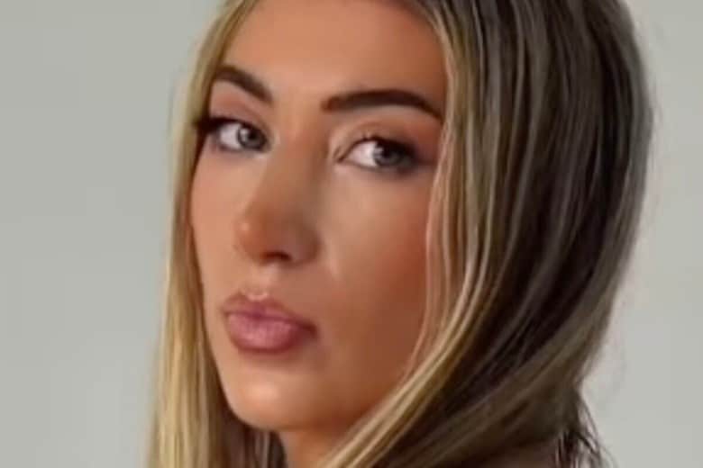 大胆すぎる「デートコーデ」に賛否　人気インフルエンサーの投稿が物議　_realsjc-Instagram