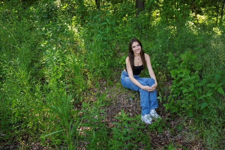 写真はアラバマ州出身の19歳のトランスジェンダー女性、ハーレイ・ウォーカーさん。5月16日、メリーランド州カレッジパークで撮影。REUTERS/Ken Cedeno