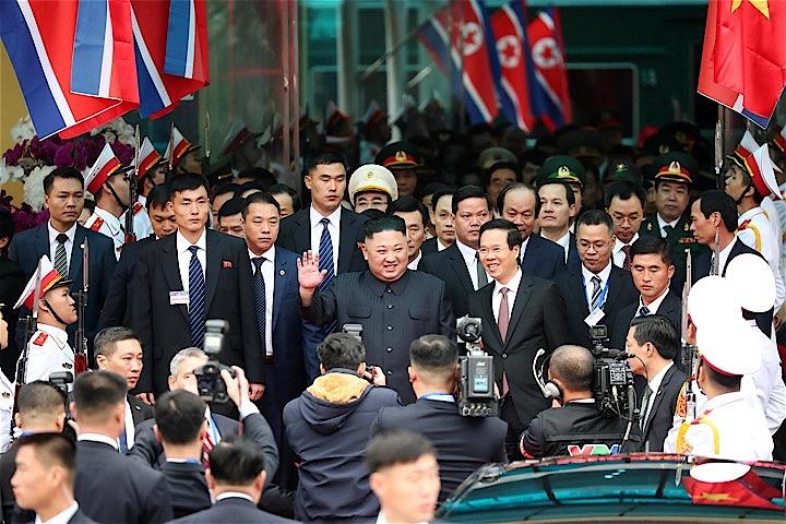 北朝鮮の金正恩朝鮮労働党委員長は、トランプ米大統領との会談に向け、ベトナムに到着した。中国国境に近いベトナムのドンダン駅に到着した同委員長（２０１９年　ロイター／Athit Perawongmetha）