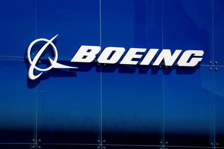 　６月２４日、米航空機大手ボーイングは、米航空機部品大手スピリット・エアロシステムズに１株当たり約３５ドルでの買収を提案していると、ブルームバーグ・ニュースが関係者の話として報じた。写真はボーイングのロゴ。フランスのパリで昨年６月撮影（２０２４　ロイター／Benoit Tessier）