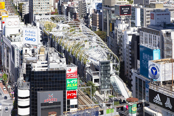 団塚栄喜が総合デザイン監修を務め、2020年にオープンしたMIYASHITA PARK（渋谷）　mizoula-iStock
