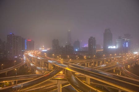 　８月３日、中国の景気減速や株価急落は世界中に余波を及ぼしそうだが、ユーロ圏内ではドイツやフランスなどの中核国よりも、イタリア、スペインなど周辺国の方が比較的打撃は小さいと見られる。上海で１月撮影（２０１５年　ロイター/Aly Song）