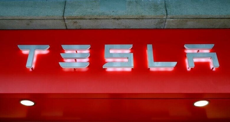 ９月７日、オランダ当局によると、米電気自動車大手（ＥＶ）テスラ・モーターズ（写真）の自動車を運転していた男性が木に衝突して死亡した。７月撮影（２０１６年　ロイター/Arnd Wiegmann）