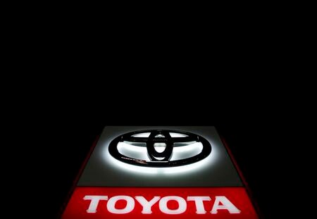 トヨタ自動車が２８日発表したトヨタ単体（高級車ブランド「レクサス」を含む）の２０２４年１０月の世界販売は前年同月比１．４％増の９０万３１０３台と、５カ月ぶりに前年を上回り、１０月として過去最高となった。写真はトヨタのロゴ。２０１０年撮影。（2024年  ロイター/Yuriko Nakao）