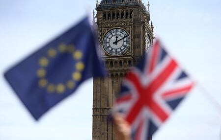 　４月１１日、英国と欧州連合（ＥＵ）は、英領北アイルランドにＥＵ離脱後の新たな貿易ルールをどのように適用させるのかを巡る協議を前進させた。写真はロンドンで２０１６年６月撮影（２０２１年　ロイター／Neil Hall）