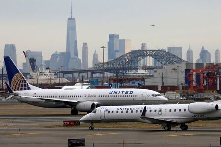 　１月２１日、米航空大手ユナイテッド航空が発表した２０２４年第４・四半期決算は、調整後１株利益が３．２６ドルとなり、ＬＳＥＧがまとめたアナリスト予想平均の３．００ドルを上回った。写真は、同社の旅客機。２０１９年１２月、ニュージャージーのニューアークで撮影（２０２５年　ロイター/Chris Helgren）