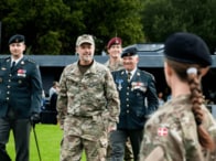 19歳のデンマーク王女、過酷な軍事訓練を完遂…王室が公開した「兵士としての素顔」