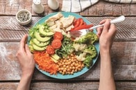 中高年の脳が蝕まれている...健康寿命を守る「4つのストレス対策」とは？【最新研究】