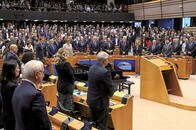 賞味期限切れの「ご隠居」政治家が集う、EUよさらば