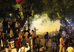 インド、入試問題漏えい巡る抗議続く　活動家のハンガーストライキは終了