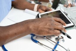 AIが60秒でリスクを特定、英国で成果を上げた「がん早期発見ツール」がFDA承認申請