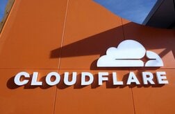 米クラウドフレア、ＡＩ移行で人員2割削減　4─6月期見通し弱く株価急落