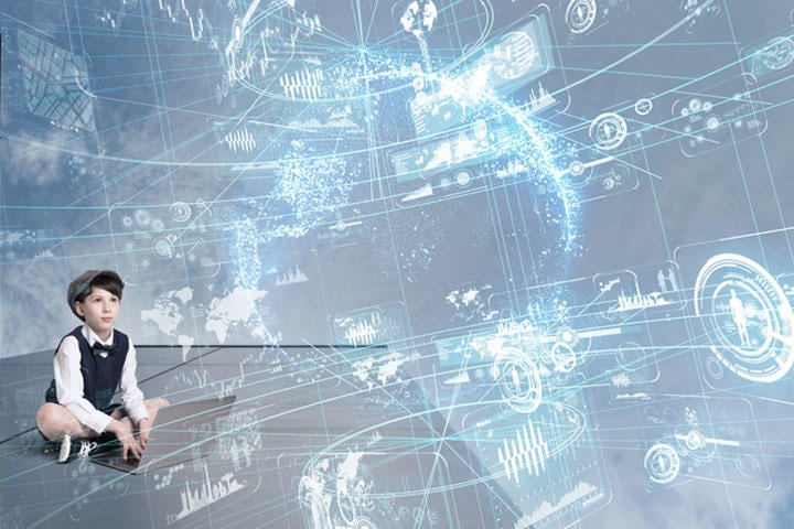 情報はすべてデジタルデータとして浮遊するように（写真はイメージ）　metamorworks-iStock