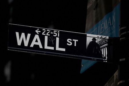 米国株式市場は反発して取引を終えた。２０１９年９月撮影（２０２５年　ロイター/Brendan McDermid）