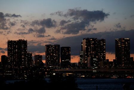 ４月２１日、不動産経済研究所が発表した２０２５年３月の首都圏（１都３県）新築分譲マンション市場動向によると、１戸当たりの平均価格は前年比３７．５％上昇の１億０４８５万円と２カ月連続のプラスだった。１億円超えは、東京２３区で大型・高額物件の発売があった２３年３月（１億４３６０万円）以来で、単月では２回目となる。写真は２０２３年１１月、都内で撮影（２０２５年　ロイター/Issei Kato）