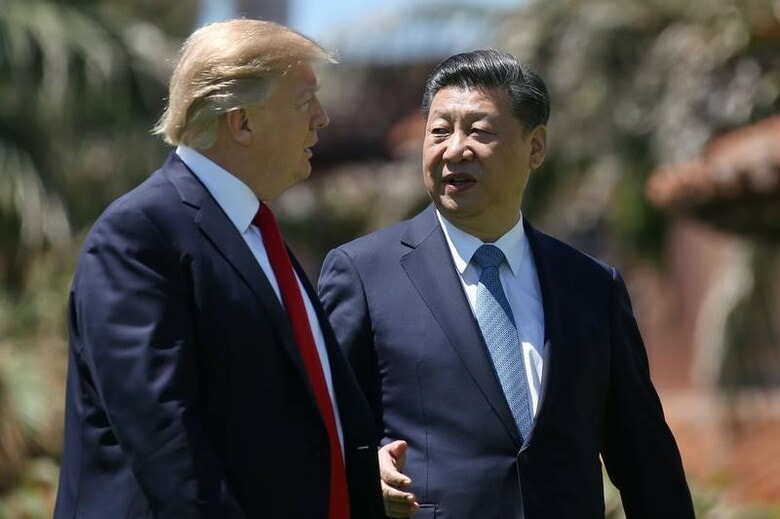 ４月２８日、トランプ米大統領（左）が中国の習近平国家主席（右）を「良い人だ」と温かく評価したことは、中国政府を安心させるだろう。