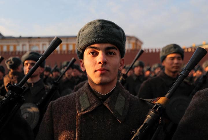 1941年、ナチス・ドイツとの戦いに向けて行軍した歴史的軍事パレードを記念する行事（2018年11月7日）　Maxim Shemetov-REUTERS