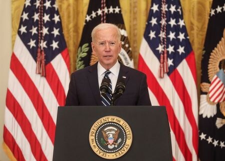 バイデン米大統領は２０日、人工知能（ＡＩ）が国家安全保障や経済にもたらすリスクに対処する必要があるという認識を示した。２０２１年３月撮影（２０２３年　ロイター/Leah Millis）