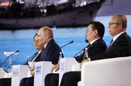 　９月５日、ロシアのプーチン大統領は、同国経済が停滞しているとの見方を否定し、そうした見方はインフレ対策に必要な高金利への不満を反映しているとの認識を示した。ロシア・ウラジオストクで代表撮影（２０２５年　ロイター）
