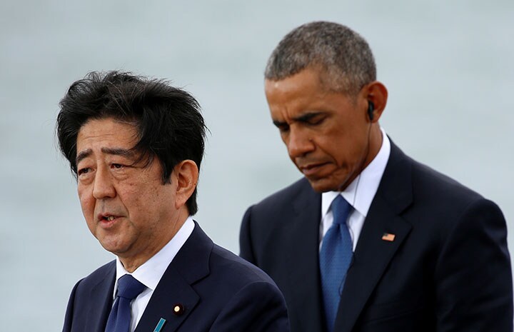 オバマと安倍は日米戦争の和解という歴史の1ページを共にめくった　Kevin Lamarque-REUTERS